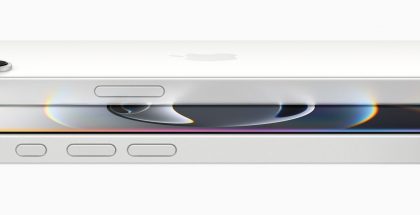 Kuvassa iPhone 16e.