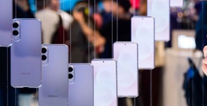 Samsungin Galaxy S25 Edge -installaatio Mobile World Congress -messuilla.